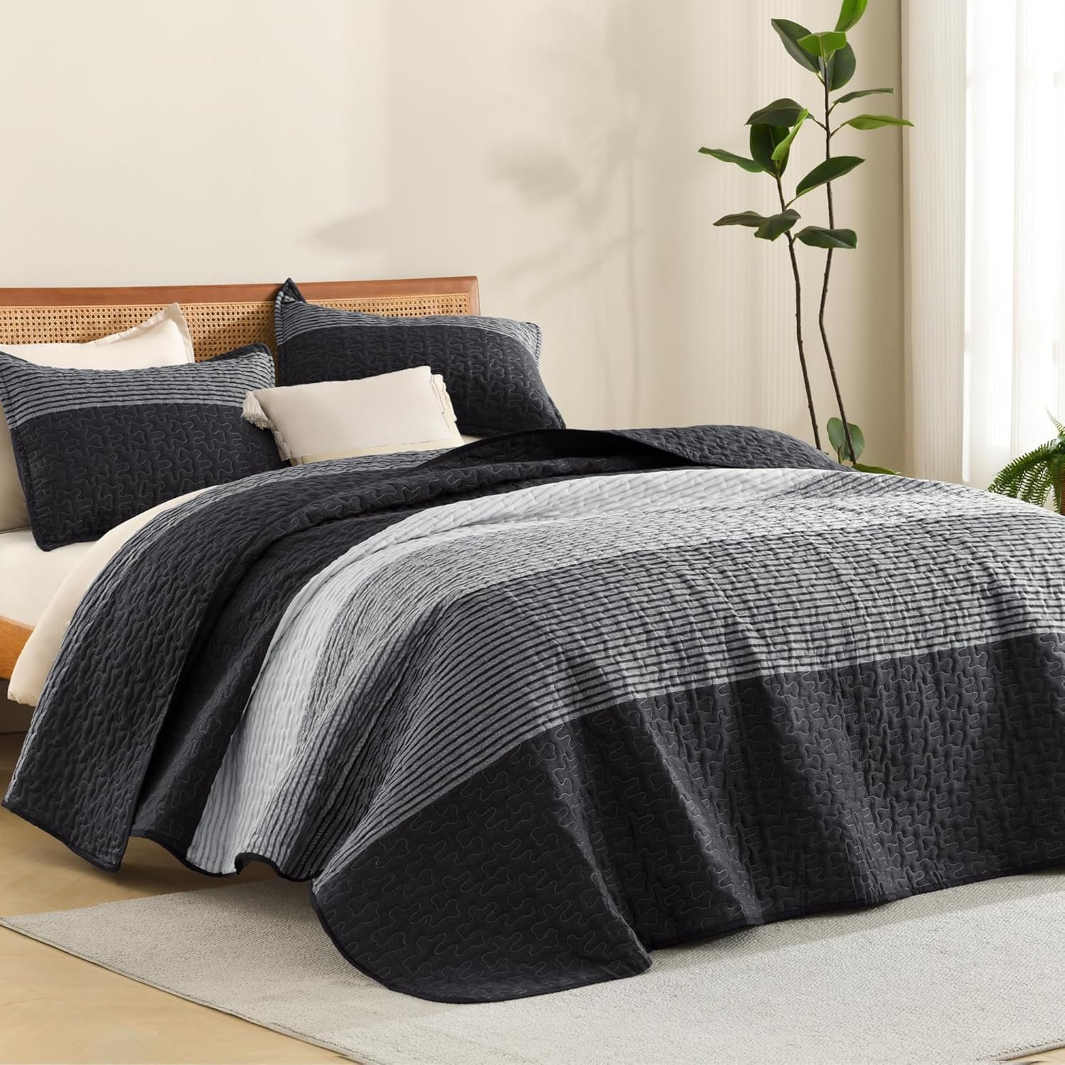 Quilt Queen Size Black, Grey and White, Gray Stripe Patchwork Summer Bedspread Coverlet 3 Pieces, Soft Lightweight Microfiber Comforter Bedding Set for All Season(1 Quilt, 2 Pillowcases)